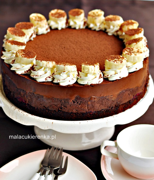 Chocolate Cake With Bananas 4