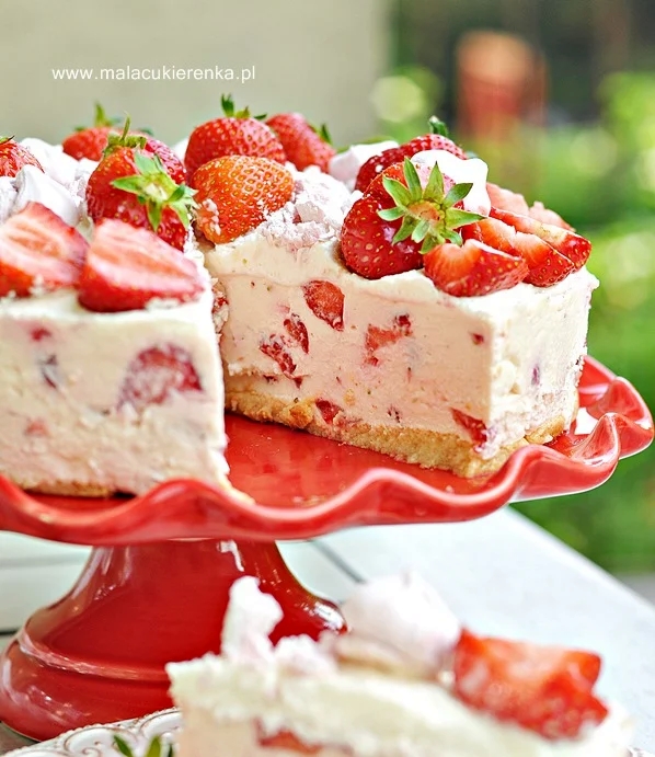 Easy No Bake Strawberry Cheesecake 4