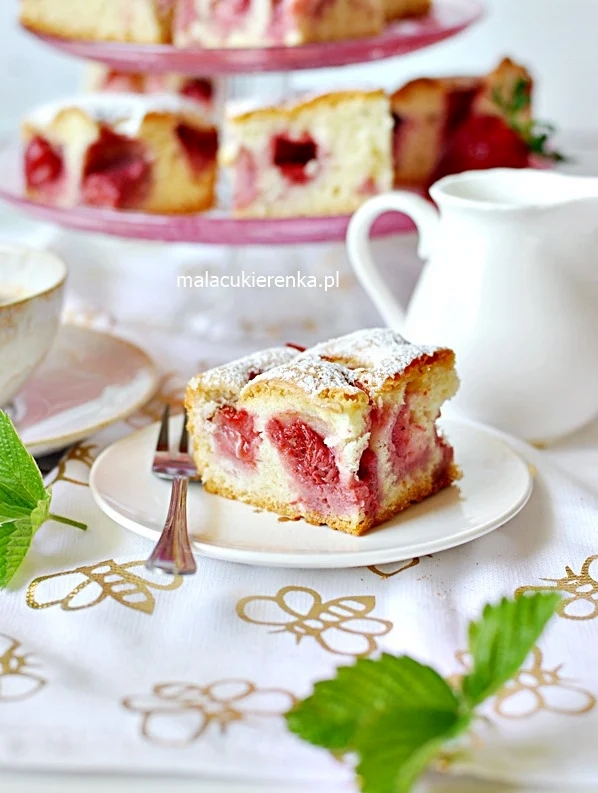 Really Easy Strawberry Cake 4
