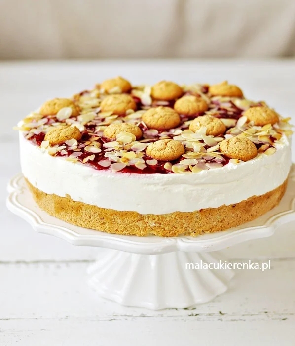 Cherry Almond Yoghurt Cream Cake 2