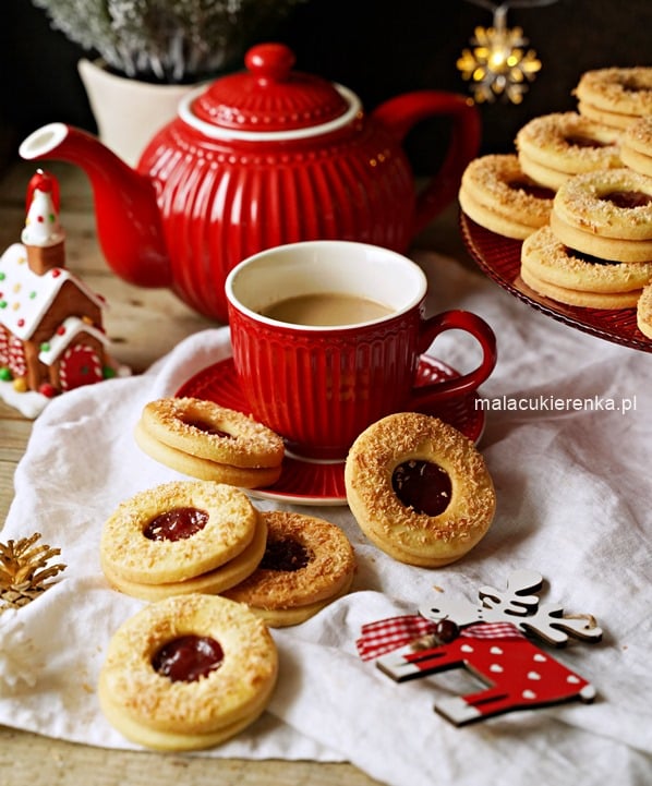 Delightful Shortbread Cookies For Christmas With Jam And Coconut 4