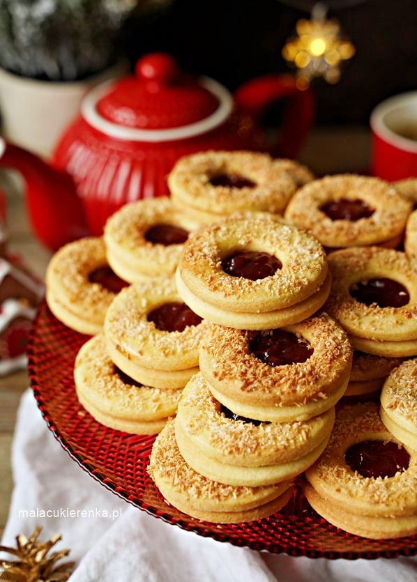 Delightful Shortbread Cookies For Christmas With Jam And Coconut 2