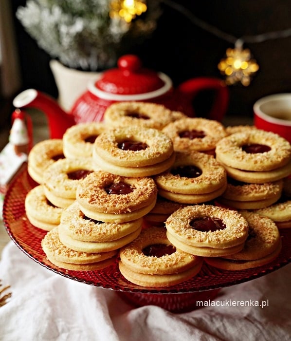Delightful Shortbread Cookies For Christmas With Jam And Coconut 1