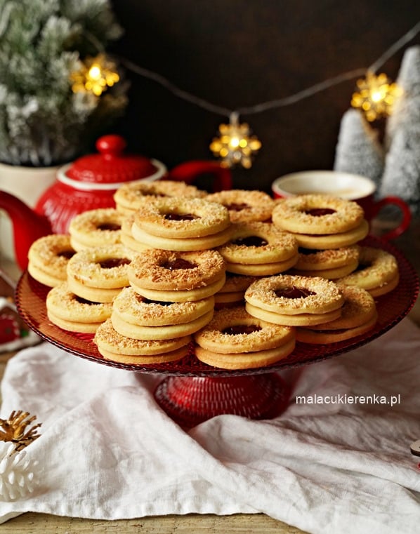 Delightful Shortbread Cookies For Christmas With Jam And Coconut 3
